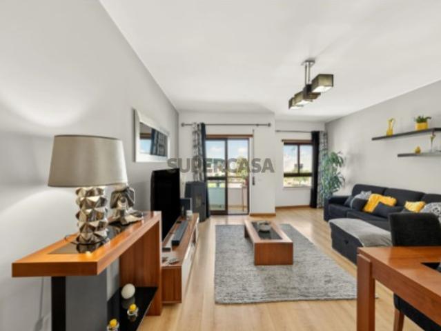 Apartamento T2 moderno, com arrecadação, 2 varandas em prédio com elevador | Rua Dr. António Agostinho Neto, Setúbal