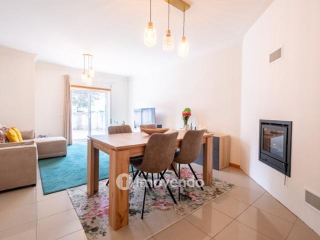 Apartamento T2 moderno, com garagem e terraço, em Condeixa a Nova