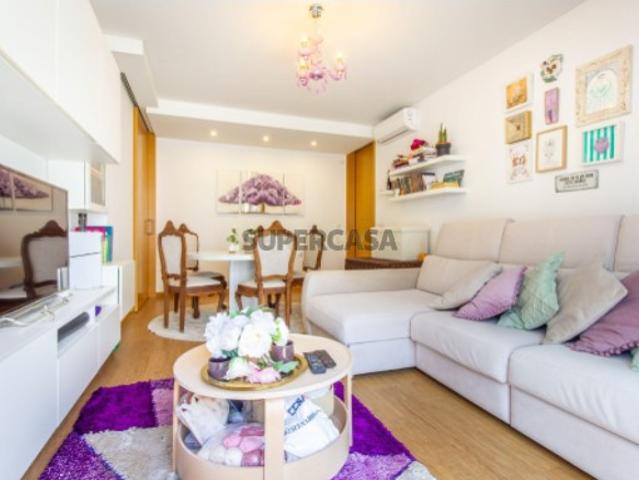 Apartamento T2 moderno com lugar de garagem, Quinta do Património Sacavém