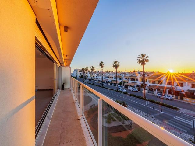 Apartamento T2 moderno com piscina na cobertura 90m² Albufeira e Olhos de Água