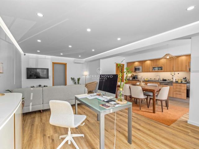 Apartamento T2 moderno com piscina e garagem a 500m da praia 134m² Ferragudo