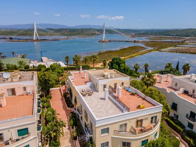 Apartamento T2 Moderno com Rooftop Privado & Vistas Panorâmicas