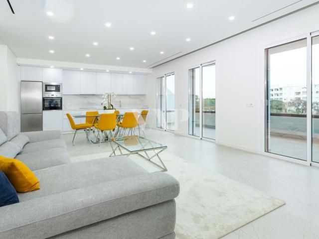 Apartamento T2 moderno em Quarteira