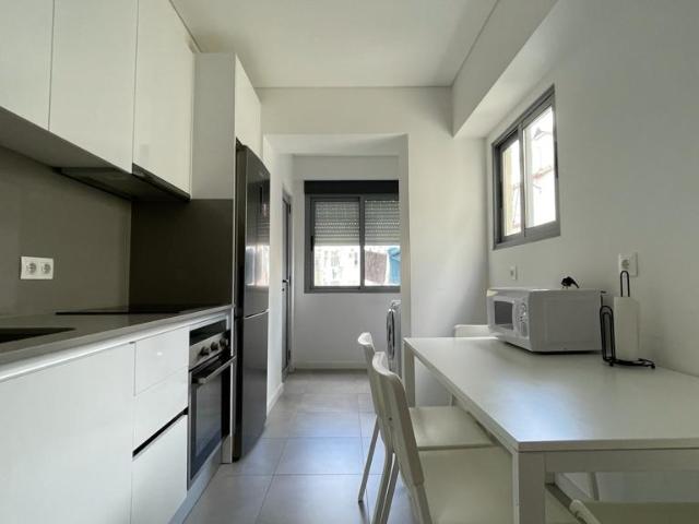 Apartamento T2 Moscavide p/ Arrendar Junto à Universidade IADE Muita Luz