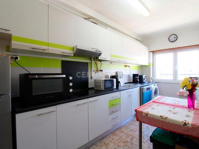Apartamento T2 na Torre da Marinha Seixal