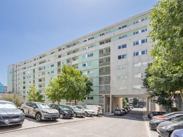 Apartamento T2 na Alta de Lisboa com Porteiro 24h e garagem