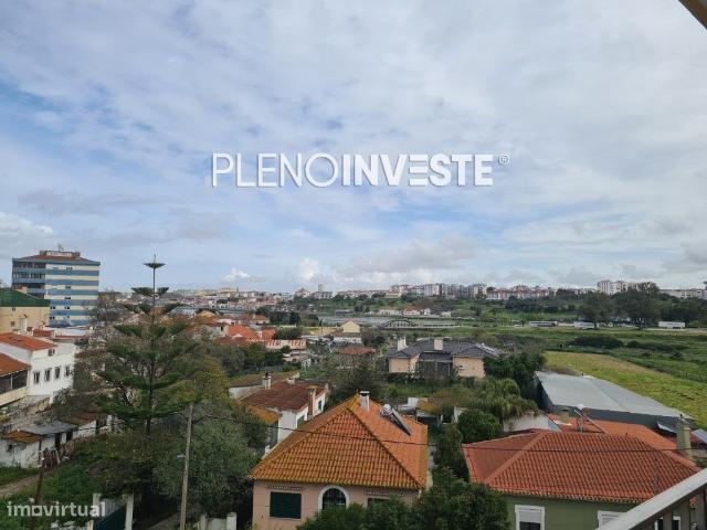 Apartamento T2 na Amora com varandas e vista para a Baa