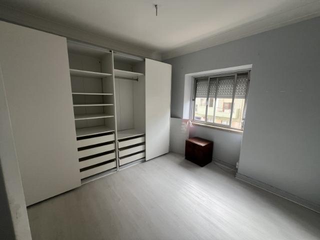 Apartamento T2 na Amadora com 2 varandas