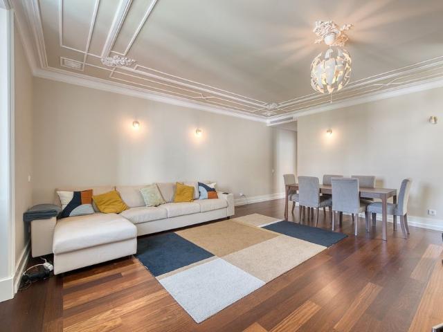 Apartamento T2 na Avenida Duque de Loulé, Lisboa