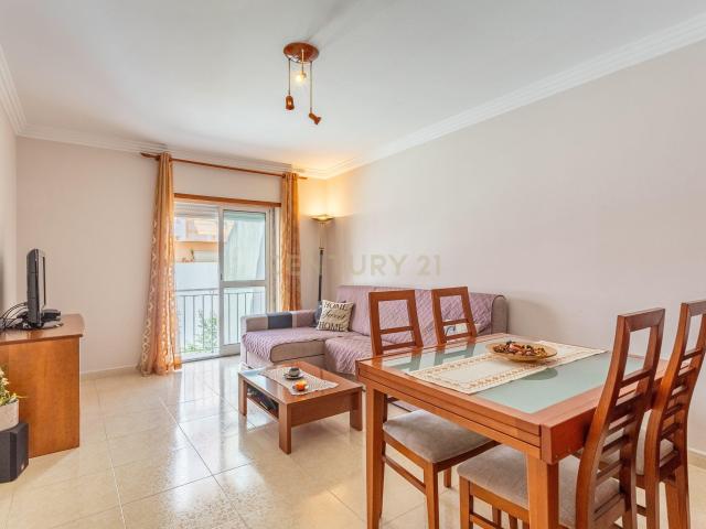 Apartamento T2 na Encosta do Sol Amadora, prédio de 2004, garagem fechada e arrecadação, muito central