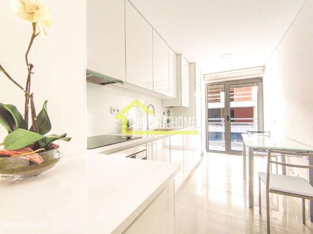 Apartamento T2 na marginal, com VISTA MAR