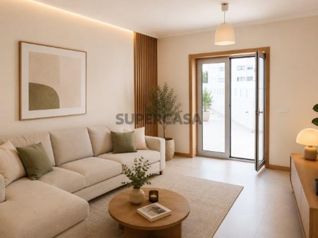 Apartamento T2 na Praia da Barra Conforto, Luz e Espaço Exterior