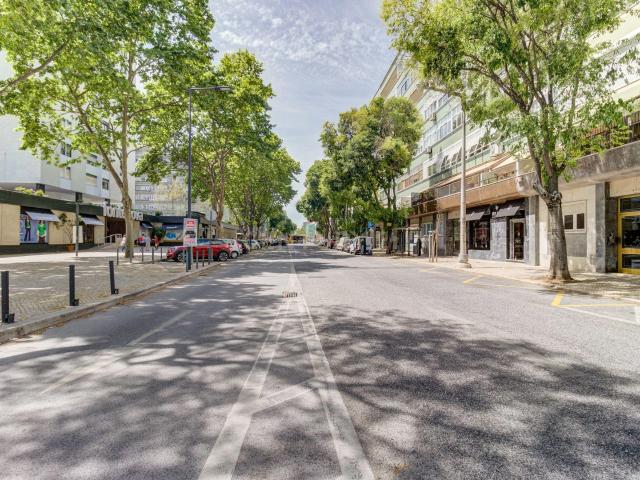Apartamento T2 na prestigiada Estrada de Benfica, em frente ao Centro Comercial Fonte Nova