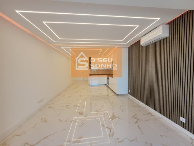 Apartamento T2 na Primeira Linha de Quarteira com Vista Mar