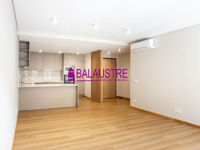 Apartamento T2 na Rua de Santo Adrião 2º Trás
