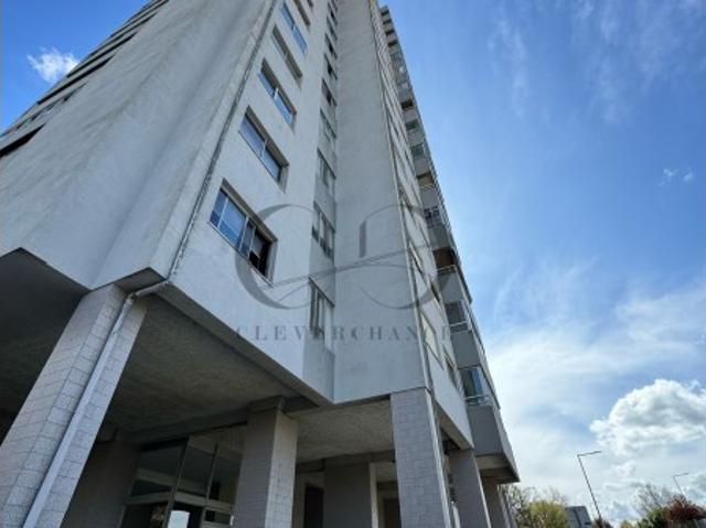 Apartamento T2 nas Devesas c/ bastante luz natural e excelente localização em Vila Nova de Gaia
