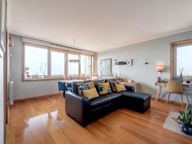 Apartamento T2 no 13º piso no condomínio Entre Quintas, Porto