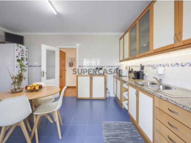 Apartamento T2 no último andar com vistas desafogadas e ótimas áreas