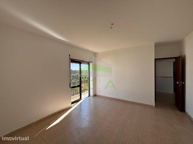 Apartamento T2 no último andar em Monte Real 58m² Monte Real E Carvide