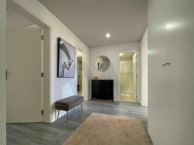 Apartamento T2 no Último Piso com Garagem, Elevador e Vista Mar – Ponta Delgada