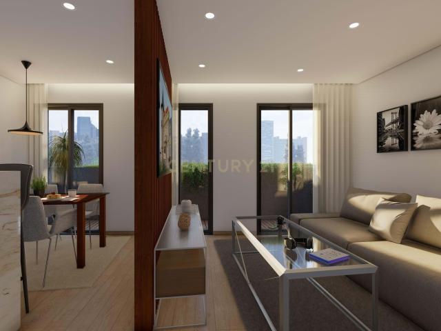 Apartamento T2 no último piso, com varanda e vista privilegiada sobre o Rio Douro e as emblemáticas pontes da cidade