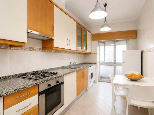 Apartamento T2 no Vale da Amoreira