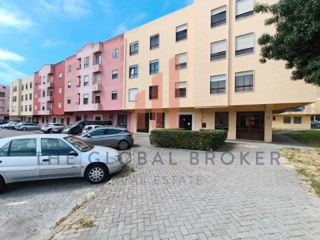 Apartamento T2 no Bairro de São Carlos