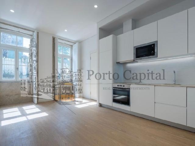 Apartamento T2 no Bonjardim Edifício Antigo Renovado, Acabamentos Contemporâneos, junto à Baixa