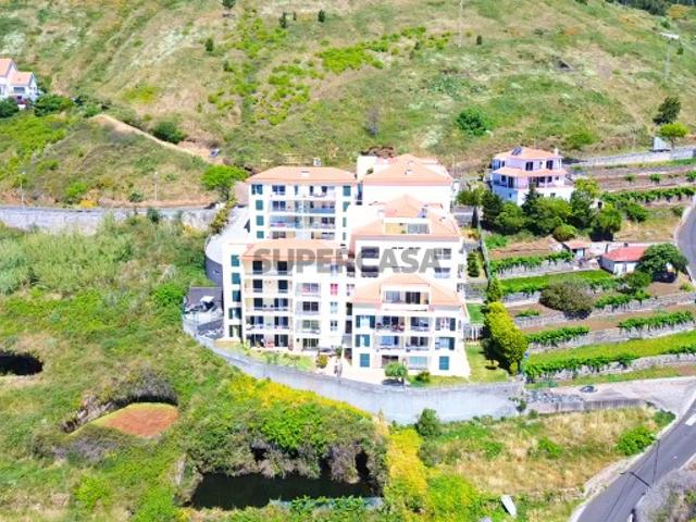 Apartamento T2 no Caniço com vista mar | Garagem em box e 2 arrecadações