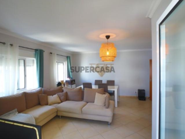 Apartamento T2, no Carregado
