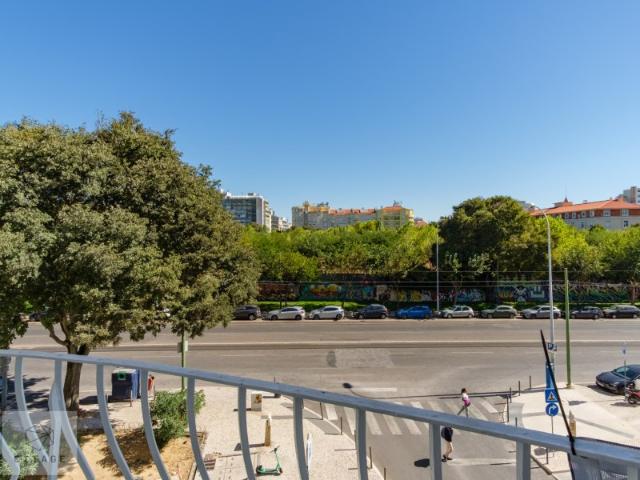 Apartamento T2 no centro Amoreiras com varanda para venda