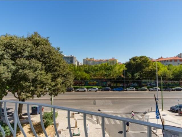 Apartamento T2 no centro Amoreiras com varanda para venda