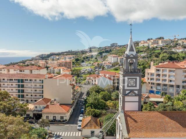 Apartamento T2 no Centro do Caniço – Mobilado, com Garagem e Licença AL