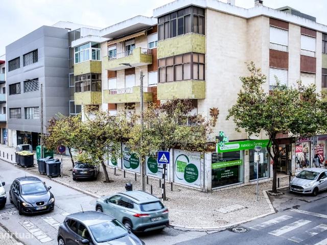 Apartamento T2 no Centro do Barreiro Excelente Localizao!