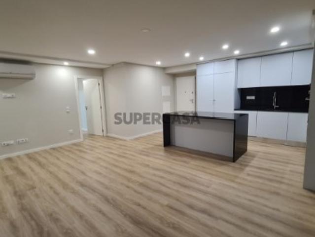 Apartamento T2 no Centro do Montijo com parqueamento