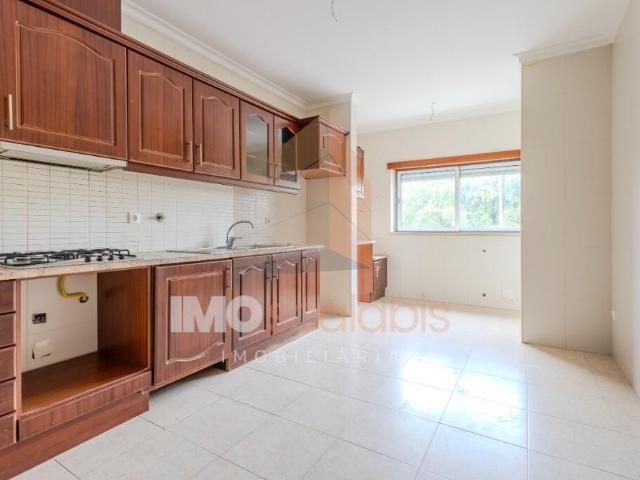 Apartamento T2 no Centro da Chamusca – Conforto, Luz Natural e Localização Privilegiada