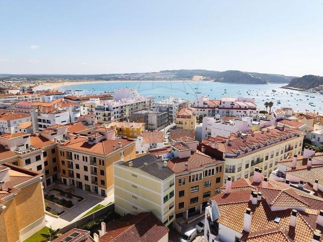 Apartamento T2 no centro da vila, literalmente a meia dúzia. 85m² São Martinho Do Porto
