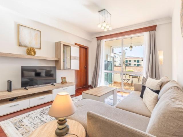 Apartamento T2 no Centro de Caniço, Santa Cruz