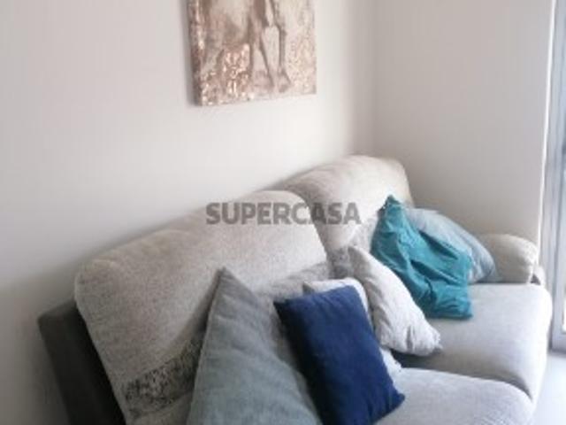 Apartamento T2, no Centro de Almada