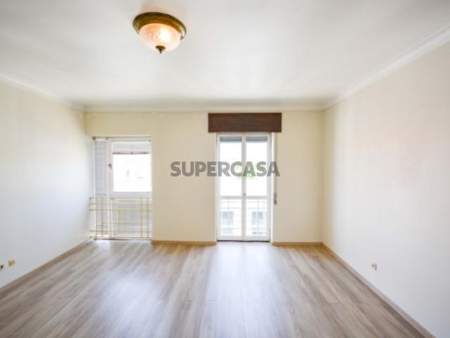 APARTAMENTO T2 NO CENTRO DE ALMEIRIM