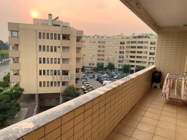 Apartamento T2 no centro de Arcozelo para arrendamento