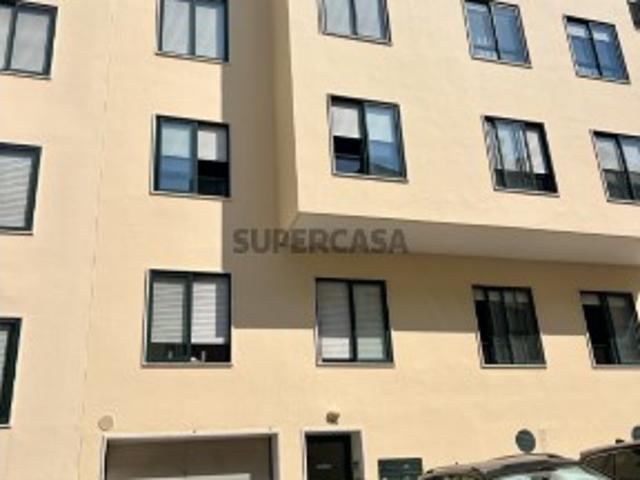 Apartamento T2 no Centro de Famões. Conforto, Funcionalidade e uma Localização que Valoriza o Seu Investimento