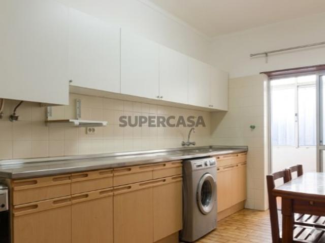 Apartamento T2 no Centro de Faro Ideal para renovar