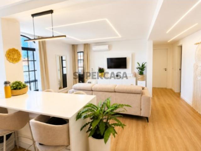 Apartamento T2 no centro de Quarteira, Algarve