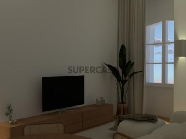 Apartamento T2 no Centro Histórico de Viana do Castelo | Último Piso com Luz, Vista e Charme