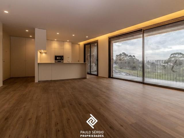Apartamento T2 no condomínio fechado ' Jardins Urbanos ', lo. 104m² da Madalena e Samaiões
