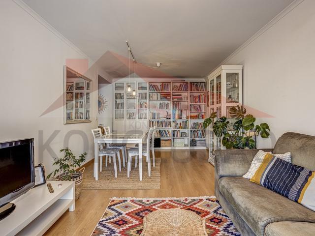 Apartamento T2 com estacionamento no Lumiar