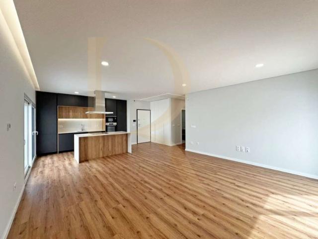 Apartamento T2 no Pinhal do General com Terraço, Parqueamento e Arrecadação