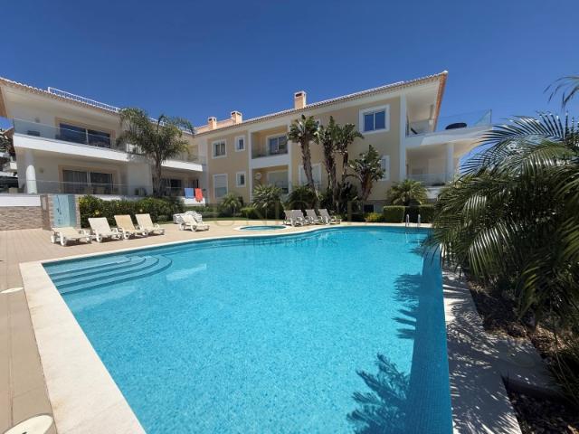 Apartamento T2 no Rés do Chão com Vista Mar e Piscina em Porto de Mós, Lagos