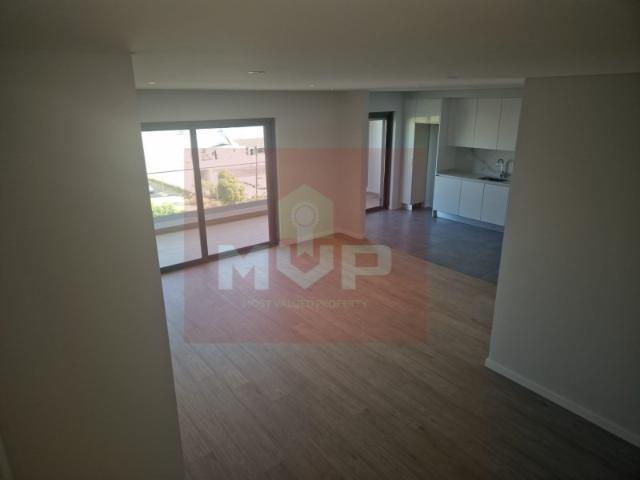 Apartamento T2 Novo no Montenegro